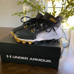 Under Armour Boy Cleats